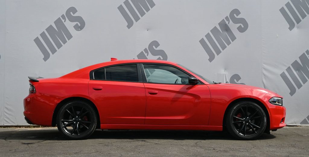 Used 2016 Dodge Charger SXT w/ Blacktop Package RWD image 4