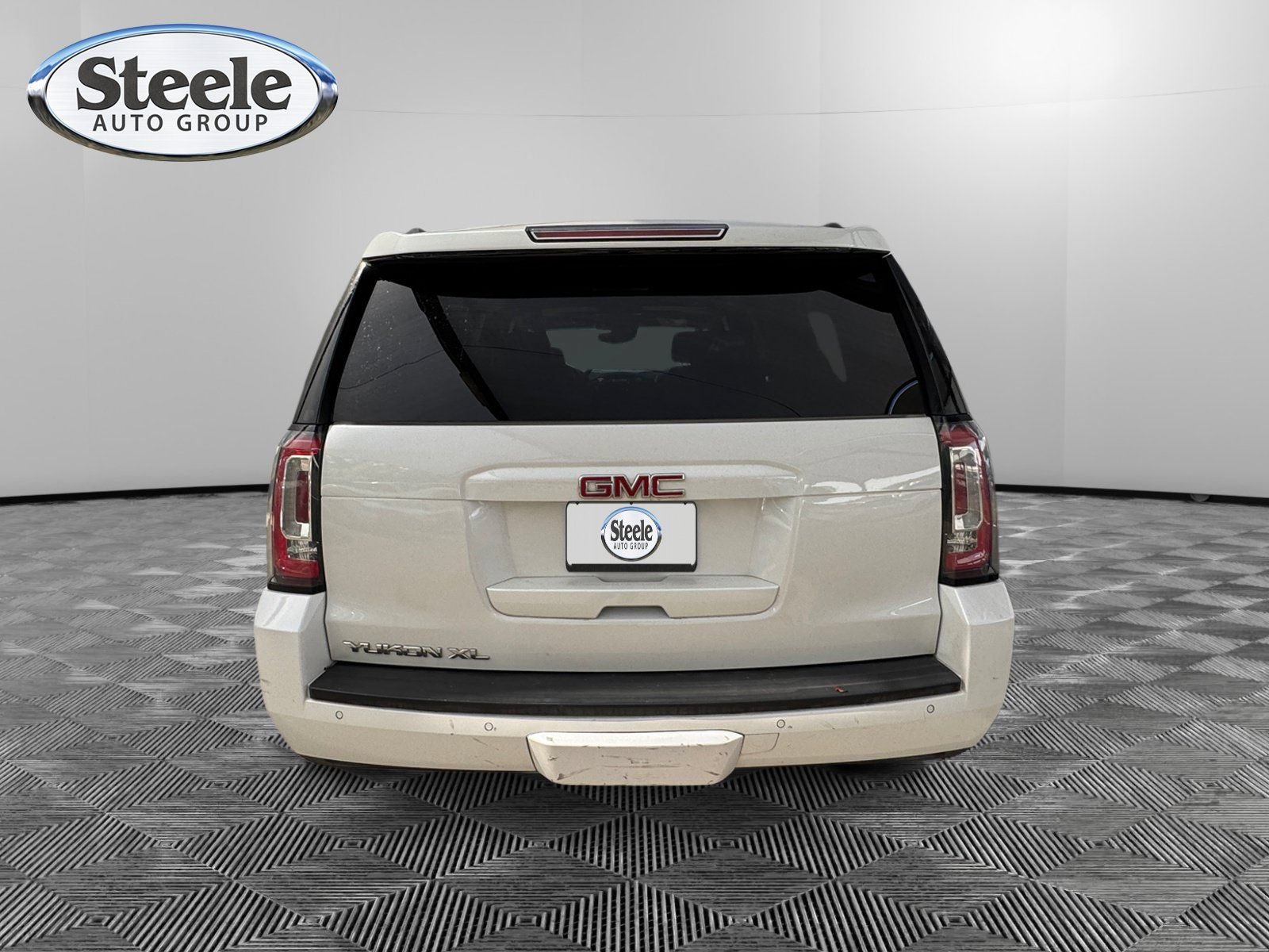 Used 2018 GMC Yukon XL SLT w/ Open Road Package RWD image 4