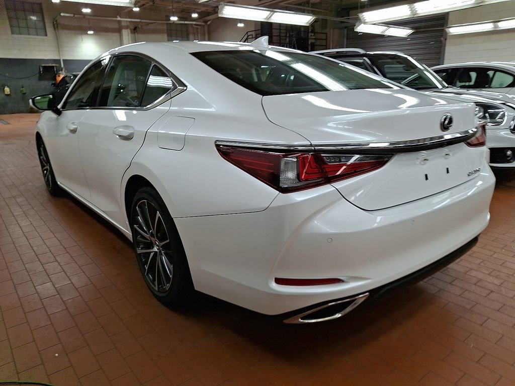 Used 2024 Lexus ES 350 w/ Premium Package image 6