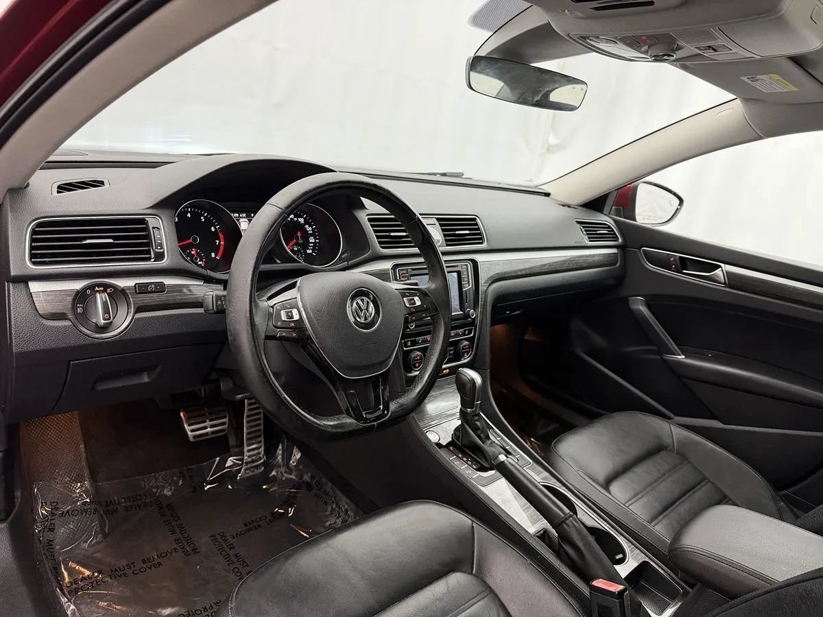 Used 2016 Volkswagen Passat 1.8T SEL Premium FWD image 8