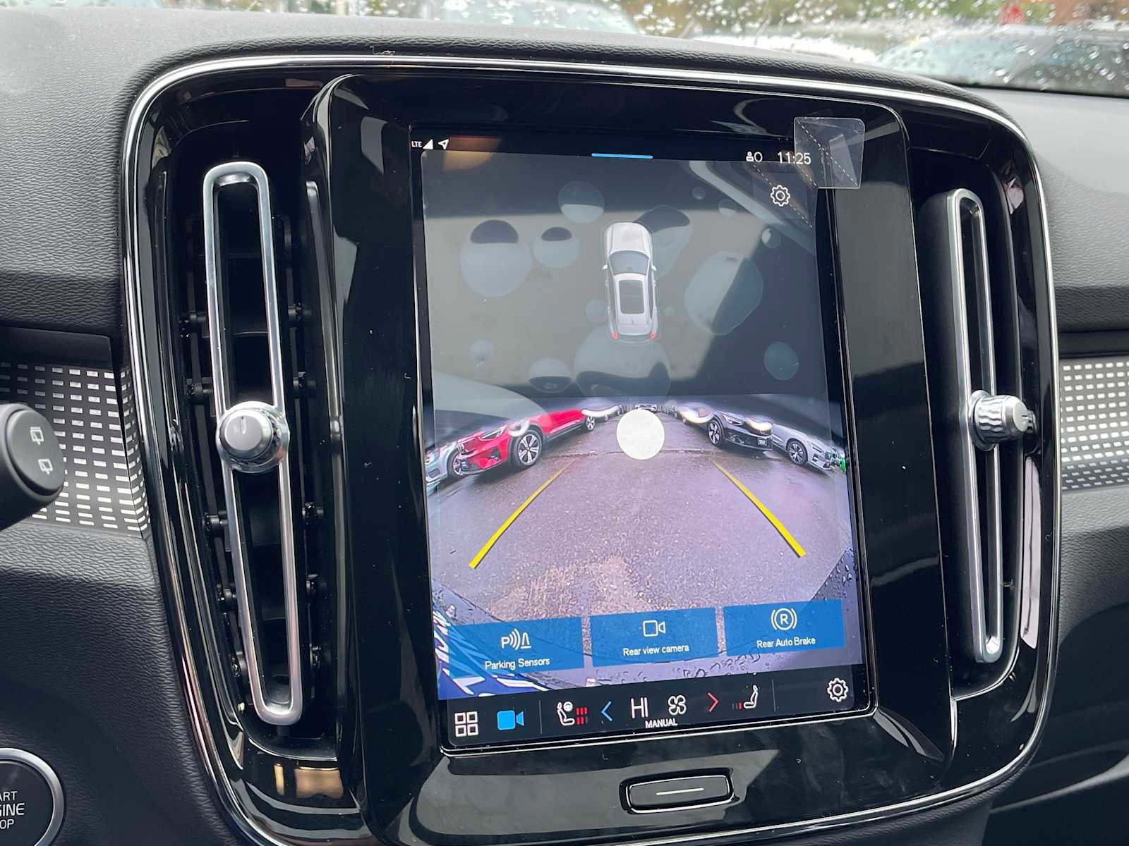 New 2023 Volvo XC40 B5 Plus w/ Protection Package Premier image 22