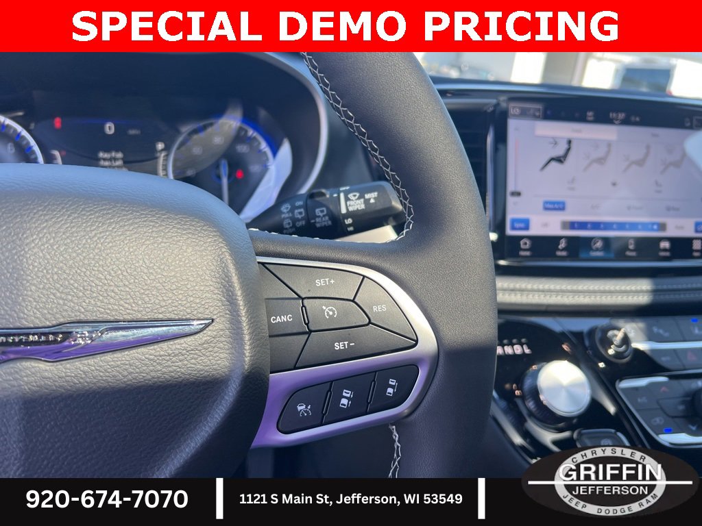 New 2026 Chrysler Pacifica Select image 28