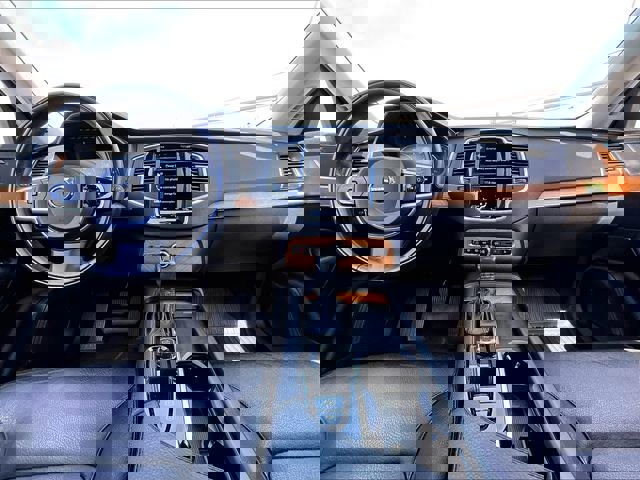 Used 2022 Volvo XC90 T6 Momentum w/ Climate Package AWD/4WD image 21