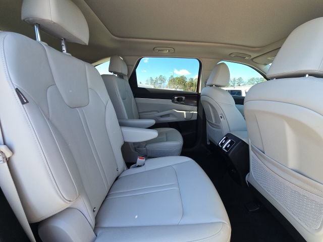 Used 2025 Kia Sorento EX w/ Panoramic Sunroof Package image 15