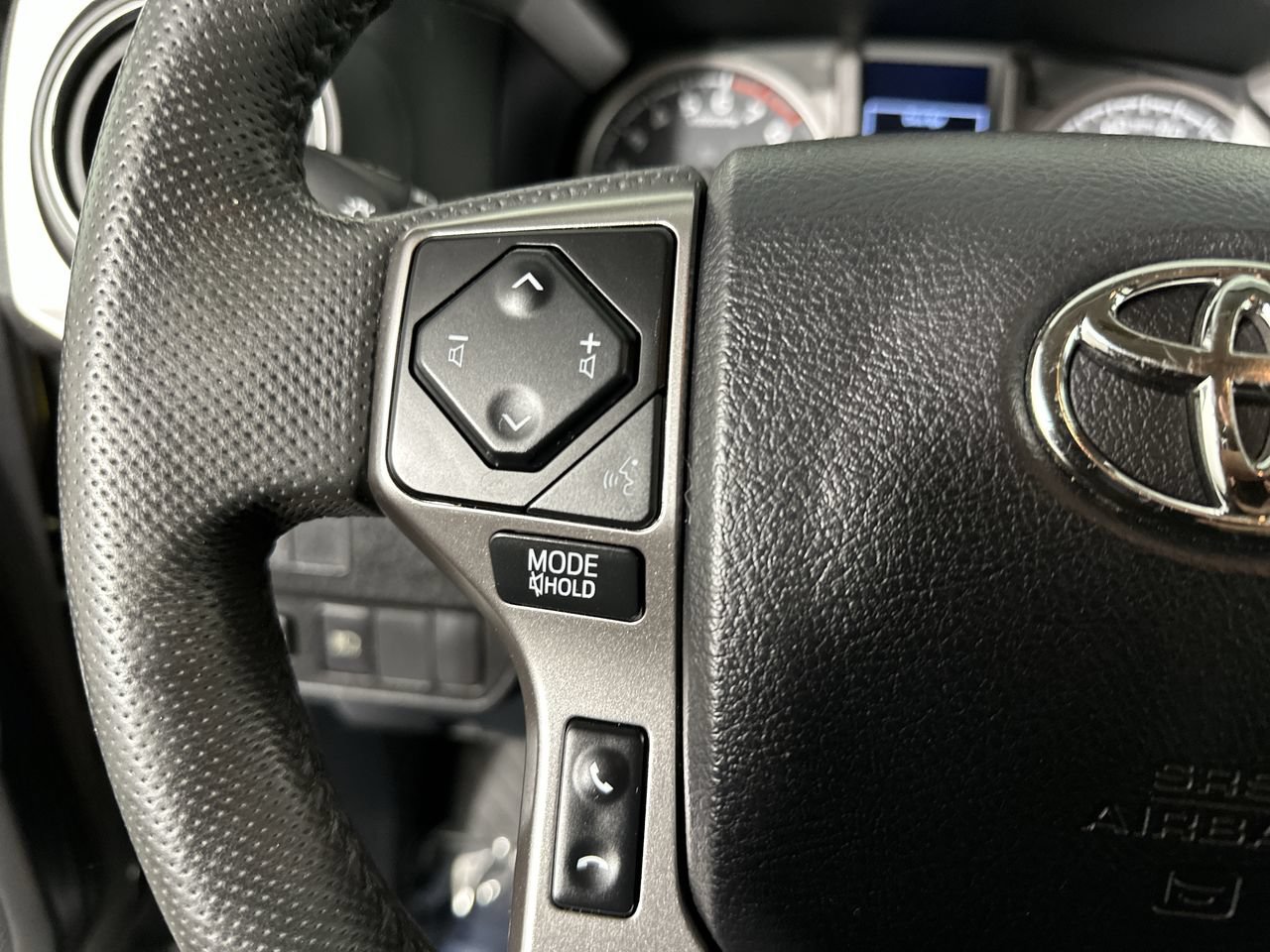 Used 2022 Toyota Tacoma SR5 w/ Technology Package RWD image 7
