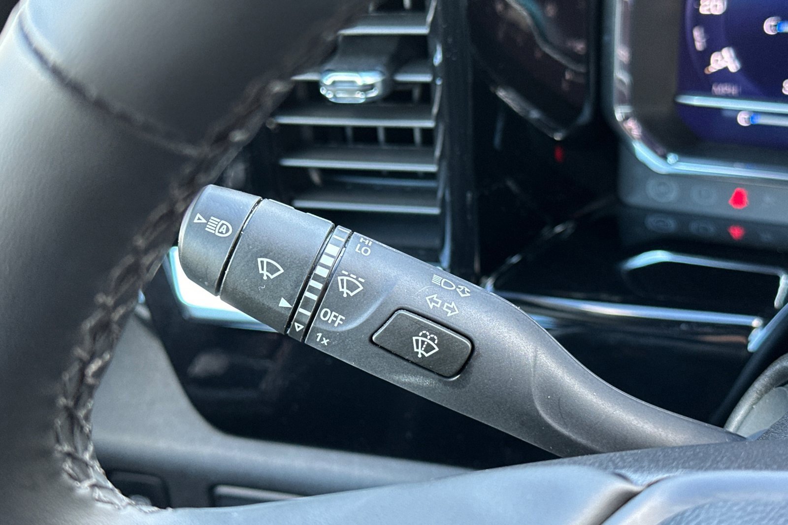 Used 2025 Chevrolet Silverado 1500 LT image 36