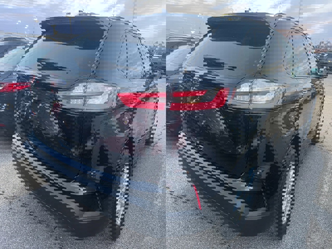 Used 2021 Ford Edge SE image 4