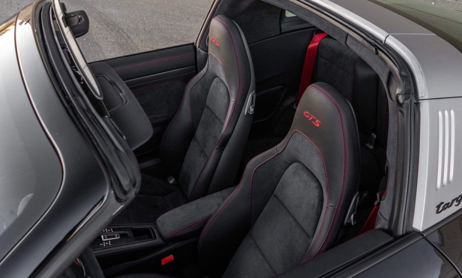 Used 2019 Porsche 911 Targa 4 GTS image 3