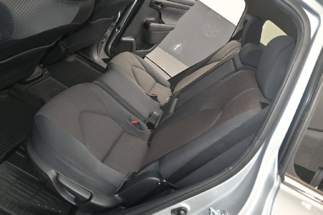 Used 2023 Toyota Highlander L FWD image 12