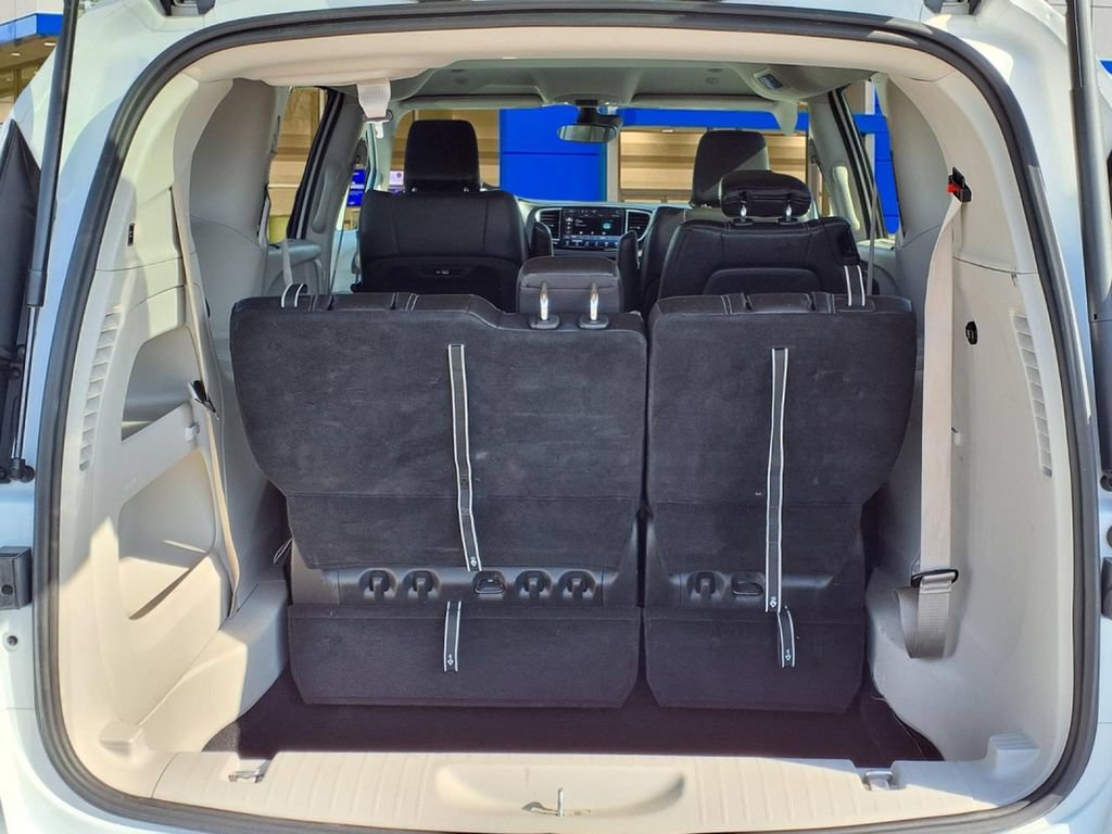 Used 2024 Chrysler Pacifica Touring-L FWD image 22
