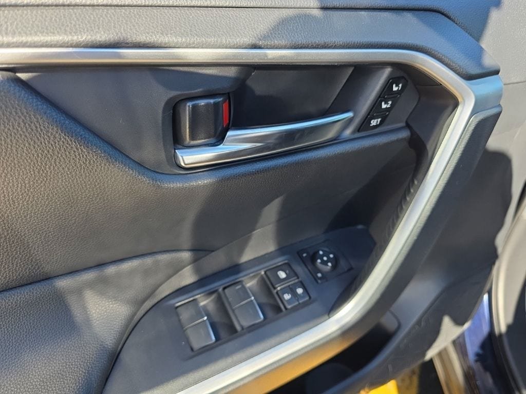 Used 2022 Toyota RAV4 XLE Premium AWD/4WD image 16