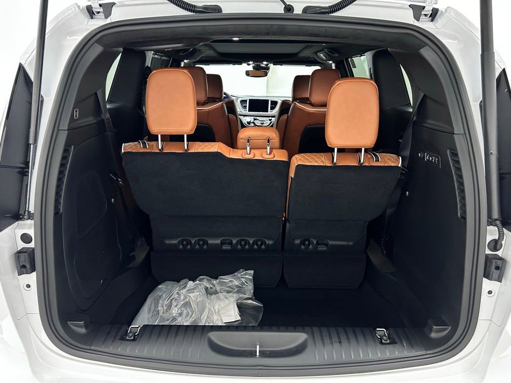 New 2026 Chrysler Pacifica Pinnacle w/ Trailer Tow Group image 8