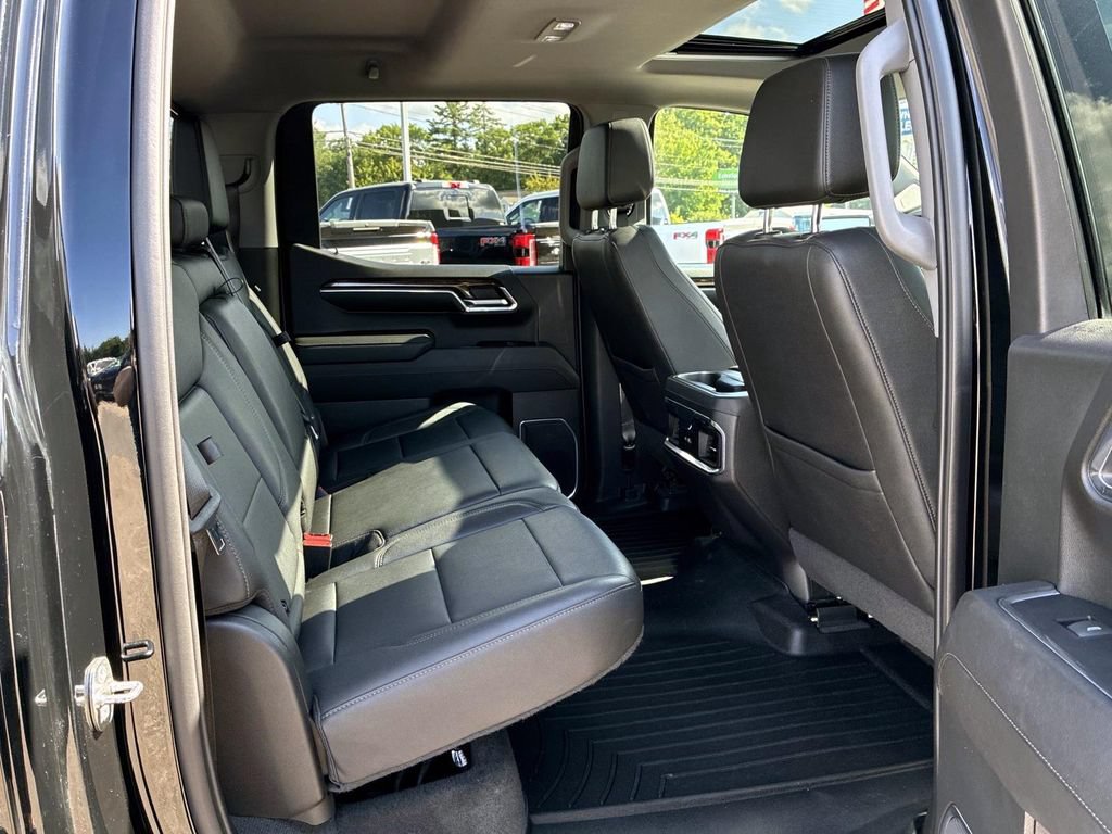 Used 2022 GMC Sierra 1500 Elevation w/ Elevation Premium Package AWD/4WD image 10