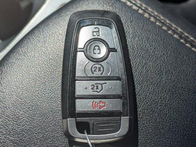 Used 2024 Ford Edge Titanium image 26