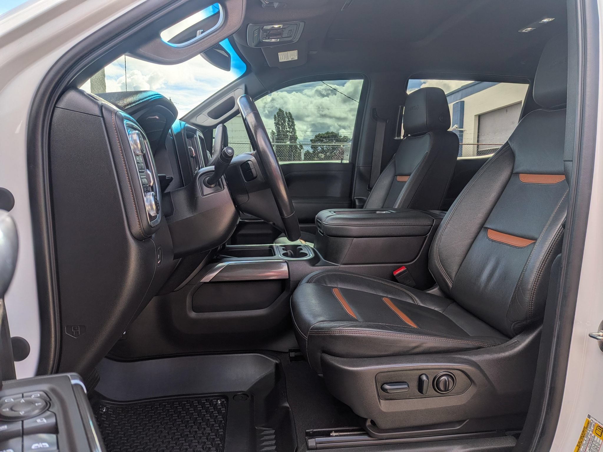 Used 2022 GMC Sierra 1500 AT4 w/ AT4 Carbonpro Edition AWD/4WD image 6