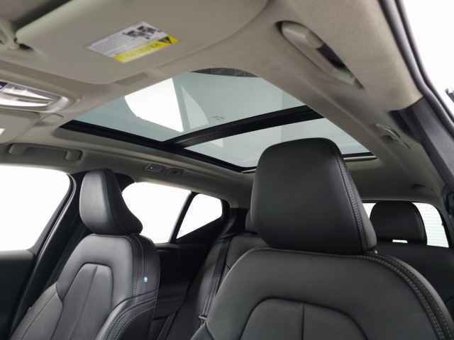 Certified 2025 Volvo XC40 B5 Core image 19