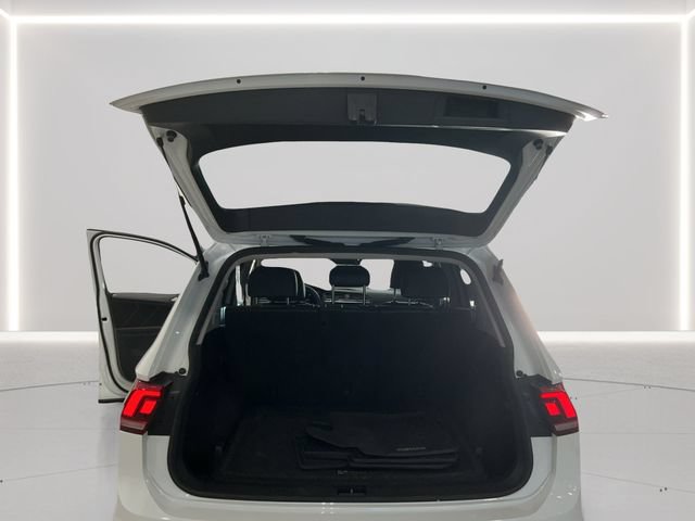Used 2022 Volkswagen Tiguan SE AWD/4WD image 19