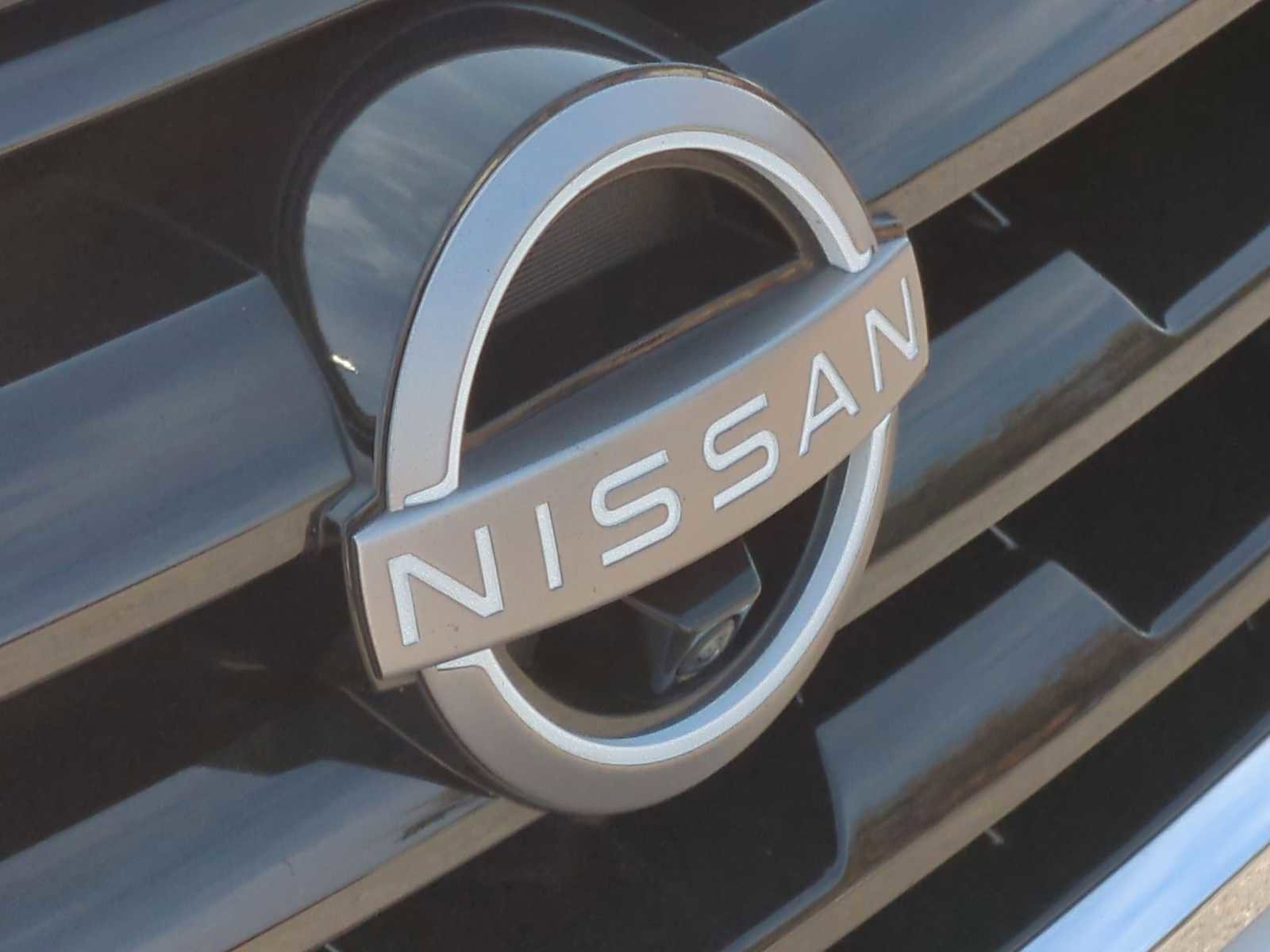 Used 2022 Nissan Armada SL w/ Captain's Chairs Package image 32