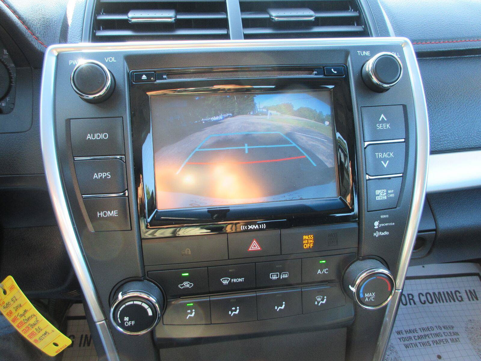 Used 2016 Toyota Camry SE w/ Moonroof Package FWD image 20