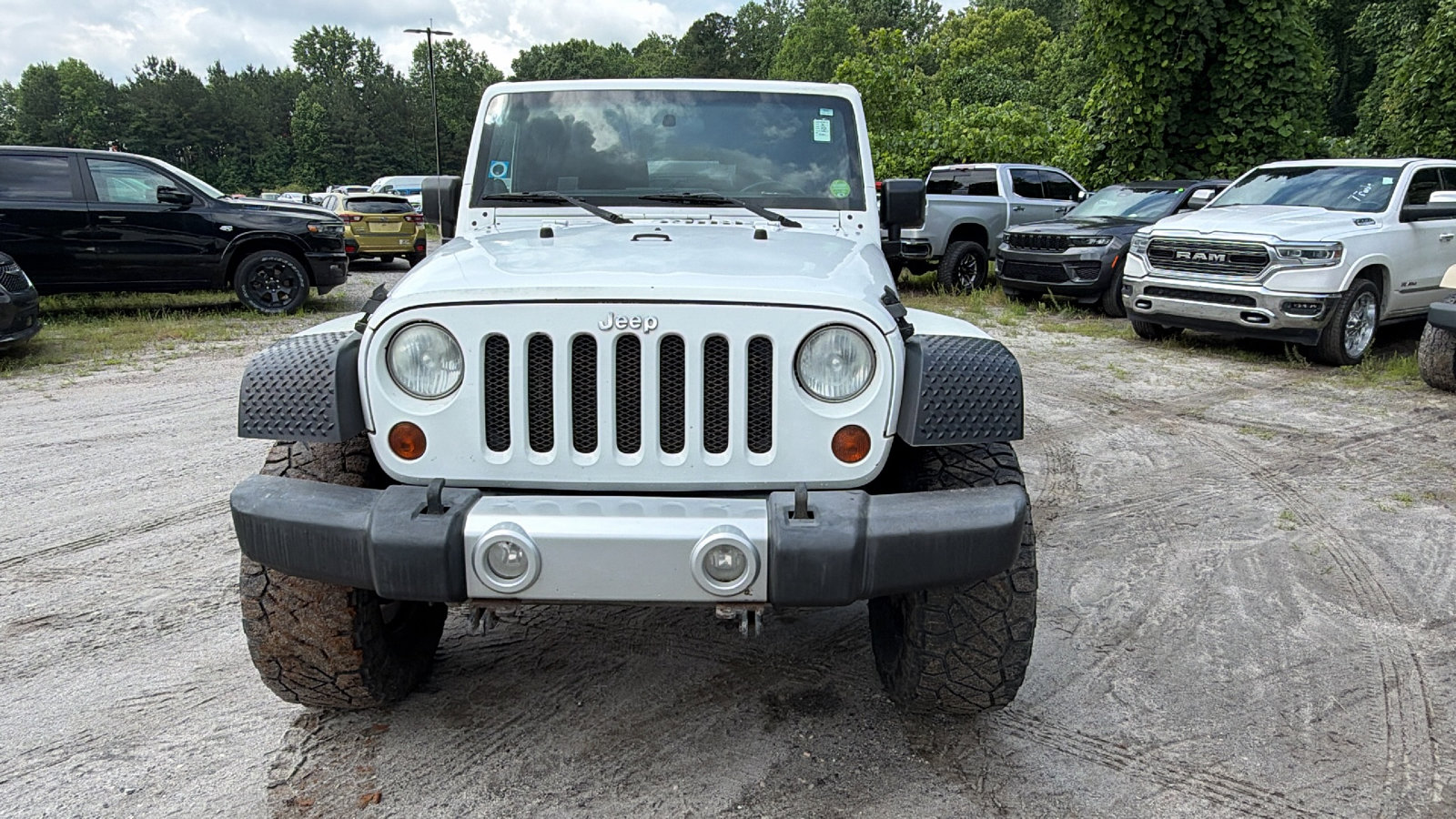 Used 2011 Jeep Wrangler Unlimited Sahara AWD/4WD image 3