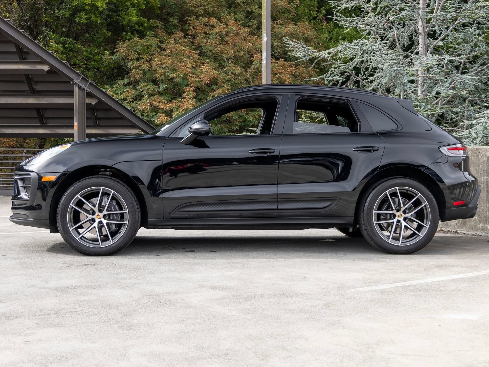 Certified 2026 Porsche Macan AWD/4WD image 2