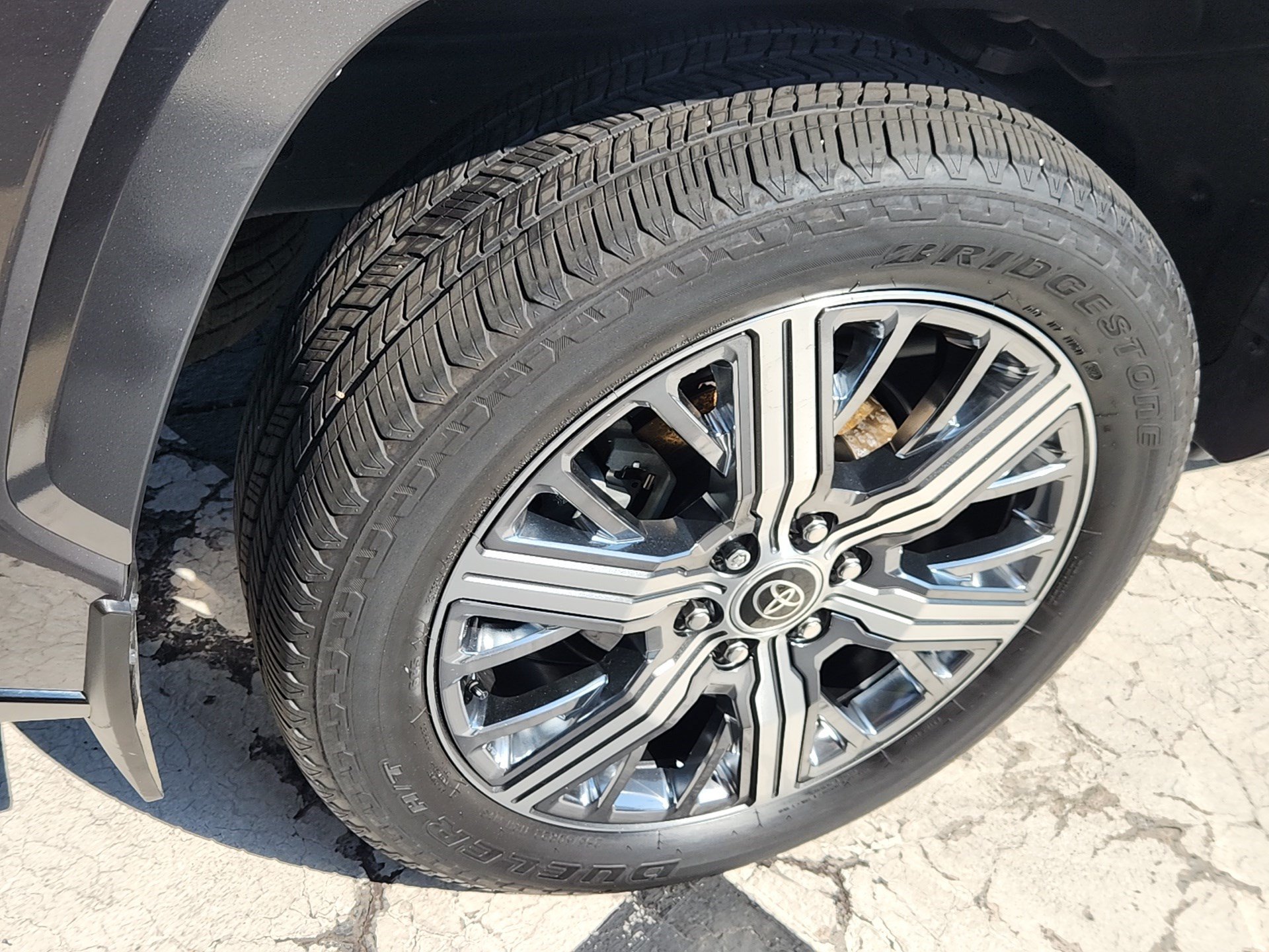 Used 2024 Toyota Sequoia Capstone AWD/4WD image 30