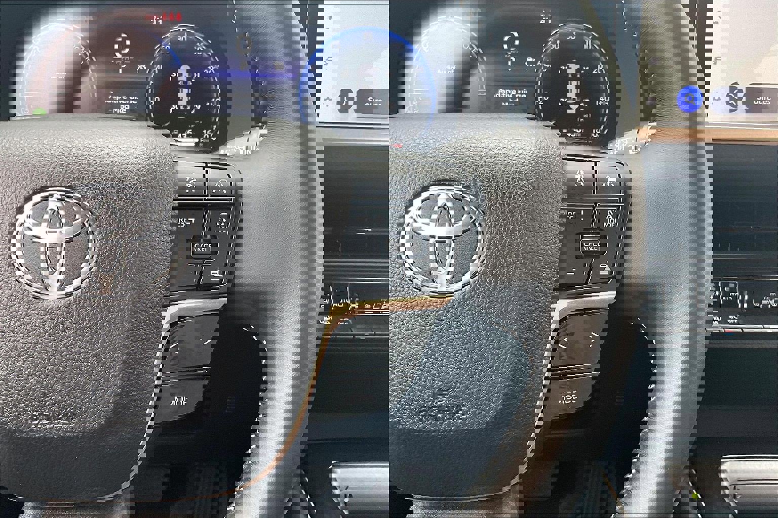 Used 2025 Toyota Crown XLE image 24