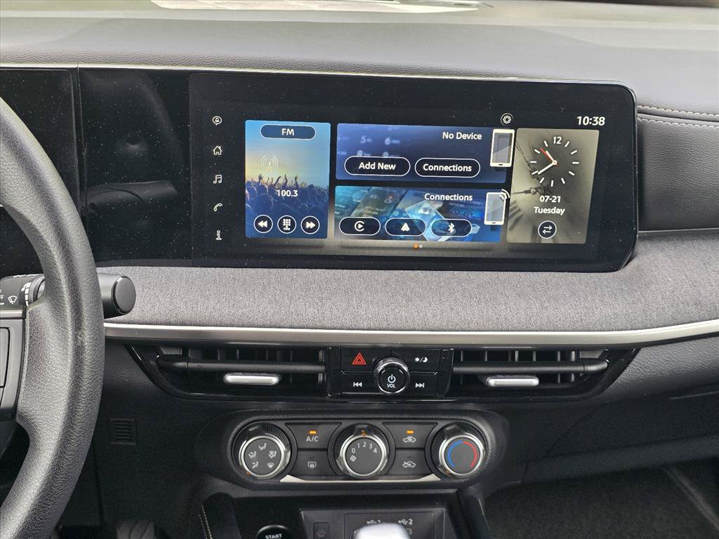 Used 2025 Nissan Kicks SV AWD/4WD image 15