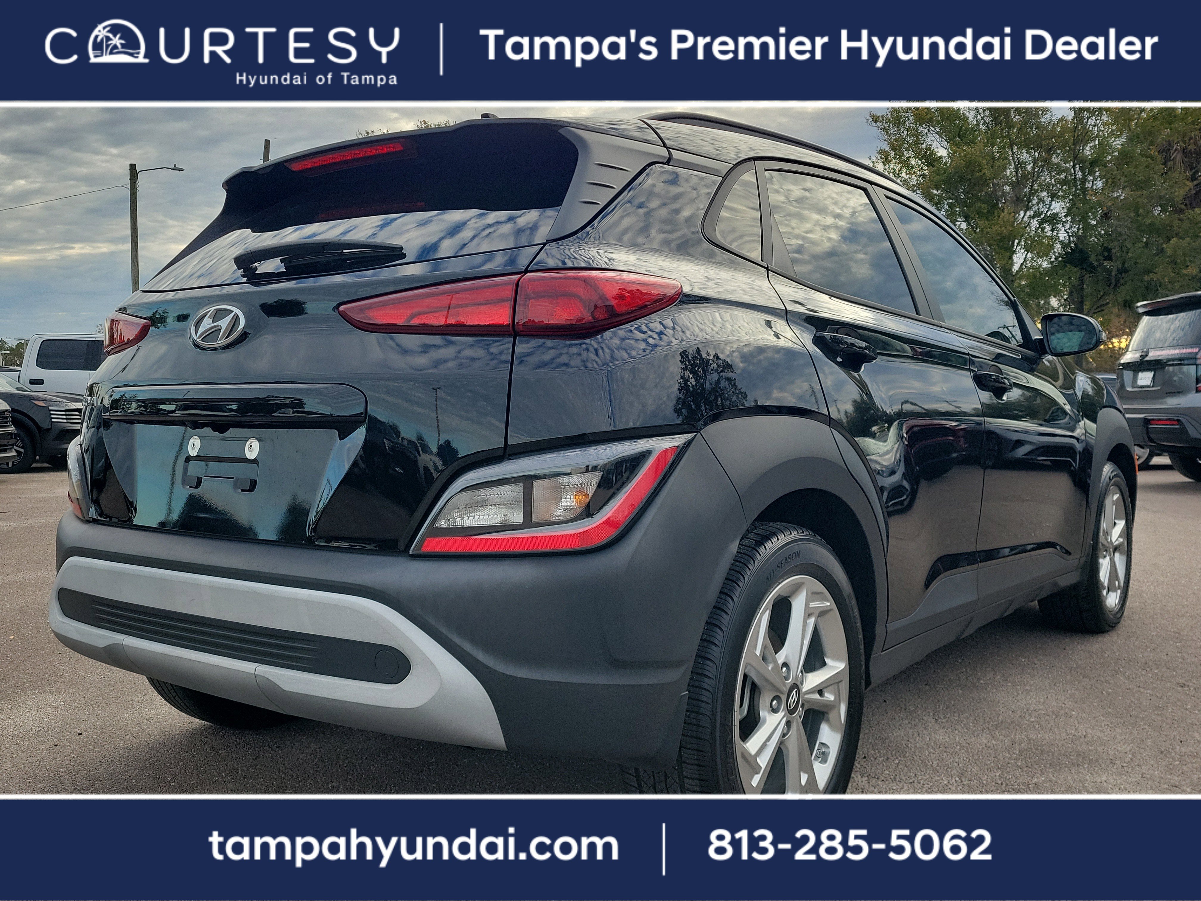 Used 2023 Hyundai Kona SEL image 3