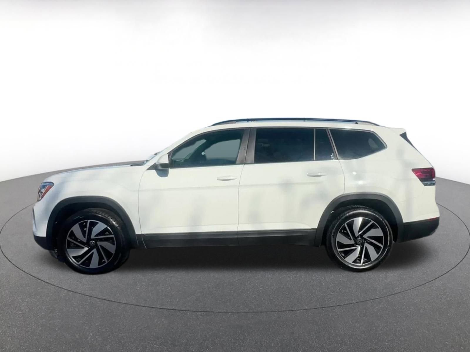 Used 2025 Volkswagen Atlas SE image 9