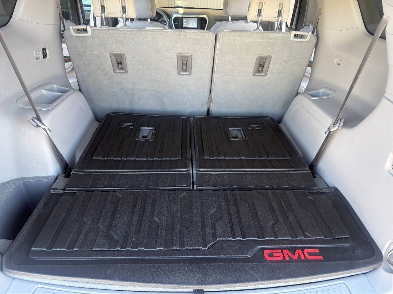 Used 2018 GMC Acadia SLE w/ LPO, Cargo Package FWD image 17