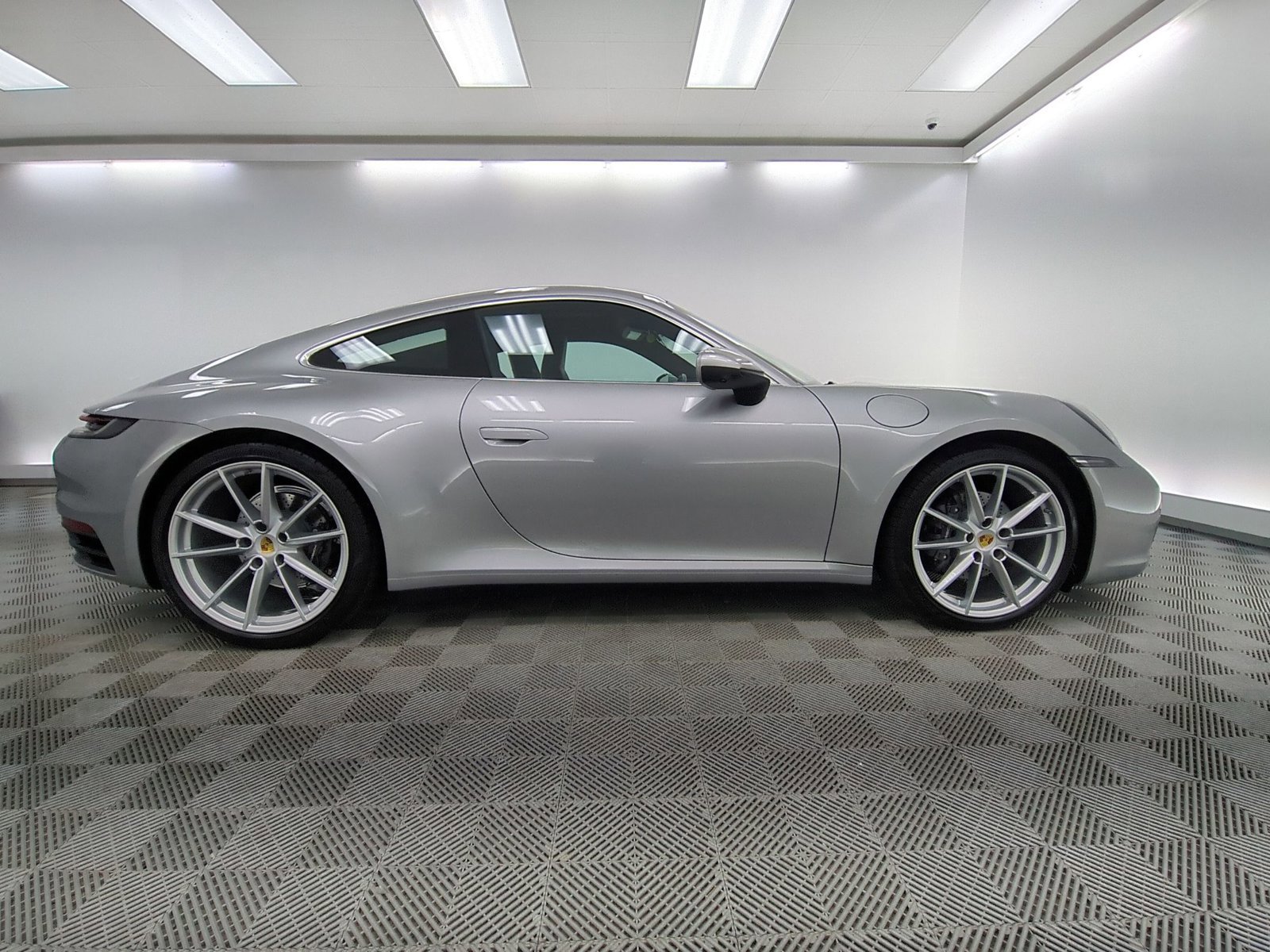 Used 2023 Porsche 911 Carrera w/ Premium Package RWD image 8