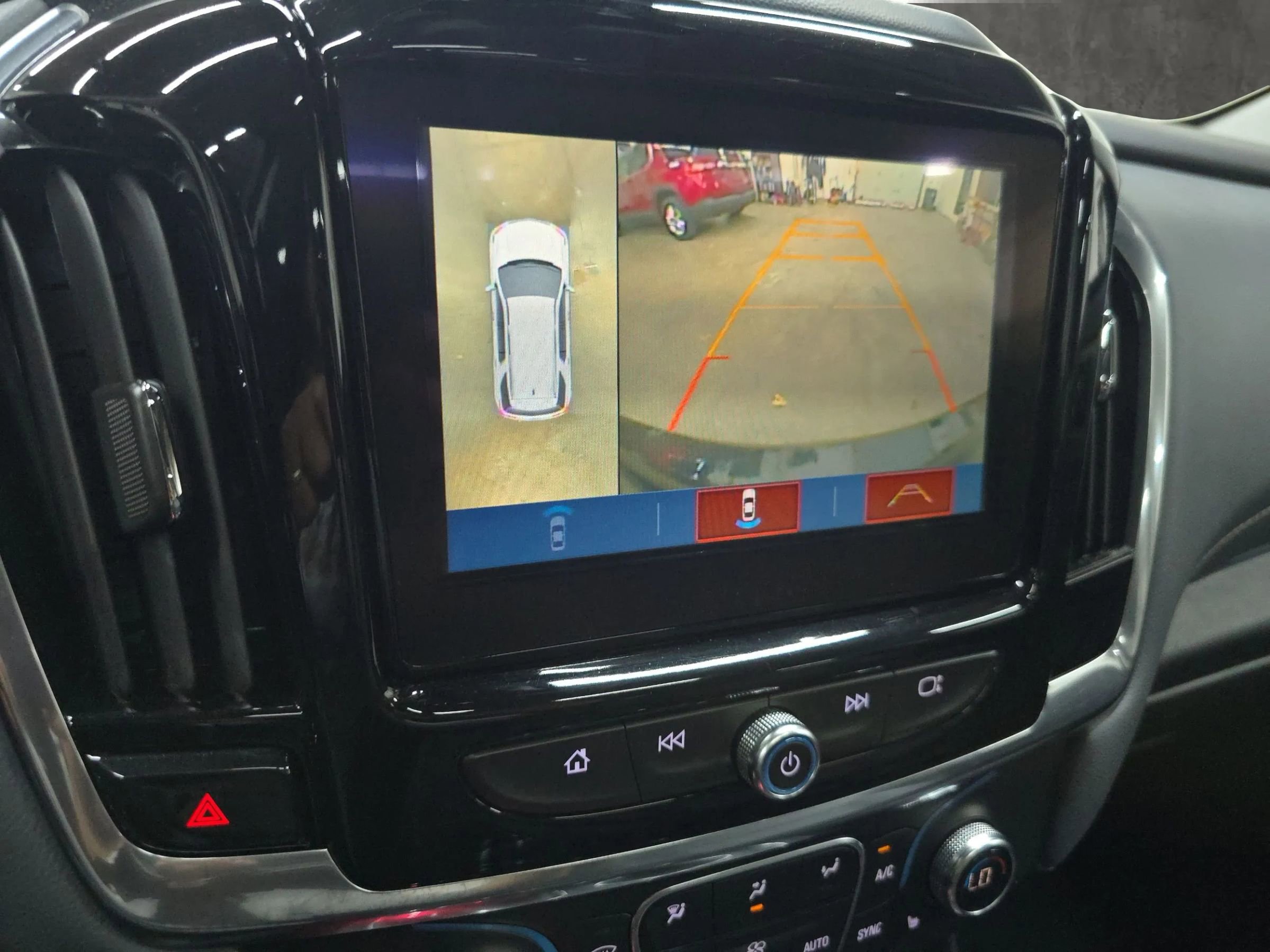 Used 2019 Chevrolet Traverse LT w/ LT Premium Package image 22