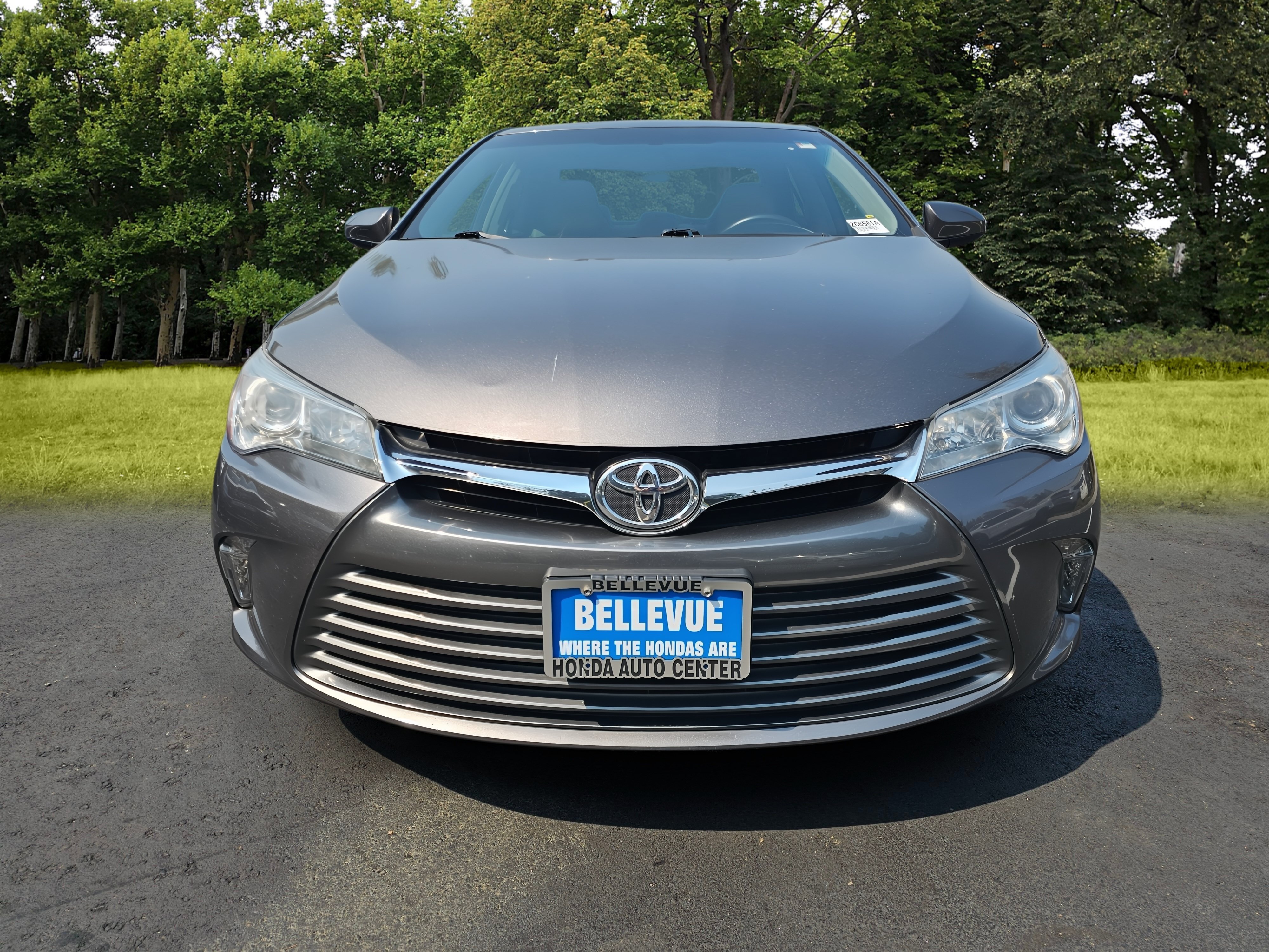 Used 2017 Toyota Camry XLE FWD image 2