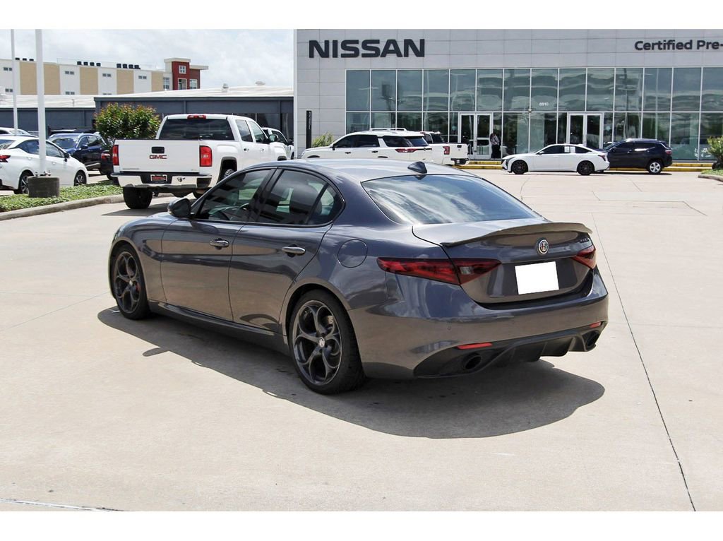 Used 2019 Alfa Romeo Giulia image 4