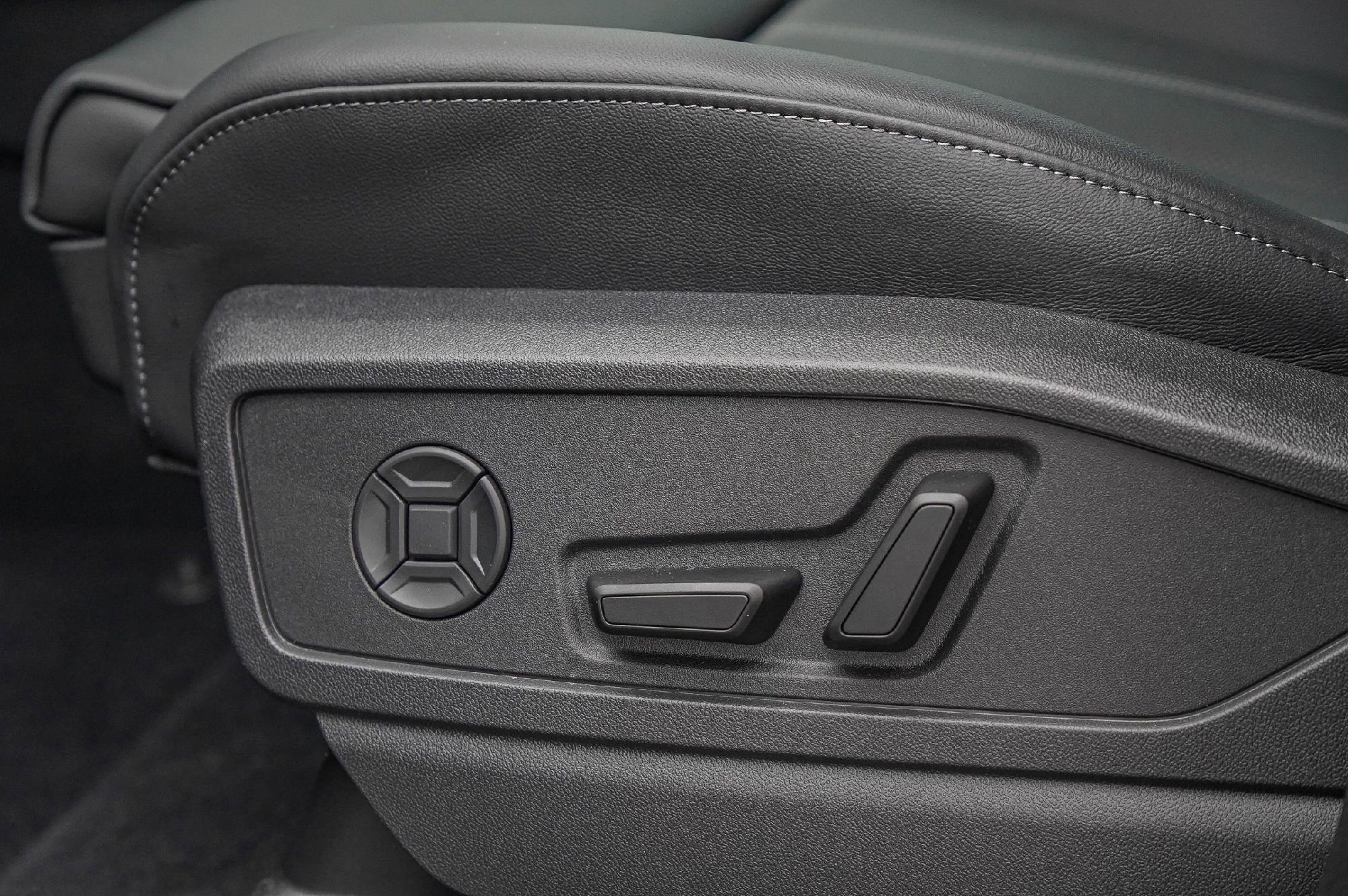 New 2025 Audi Q5 Premium Plus image 17