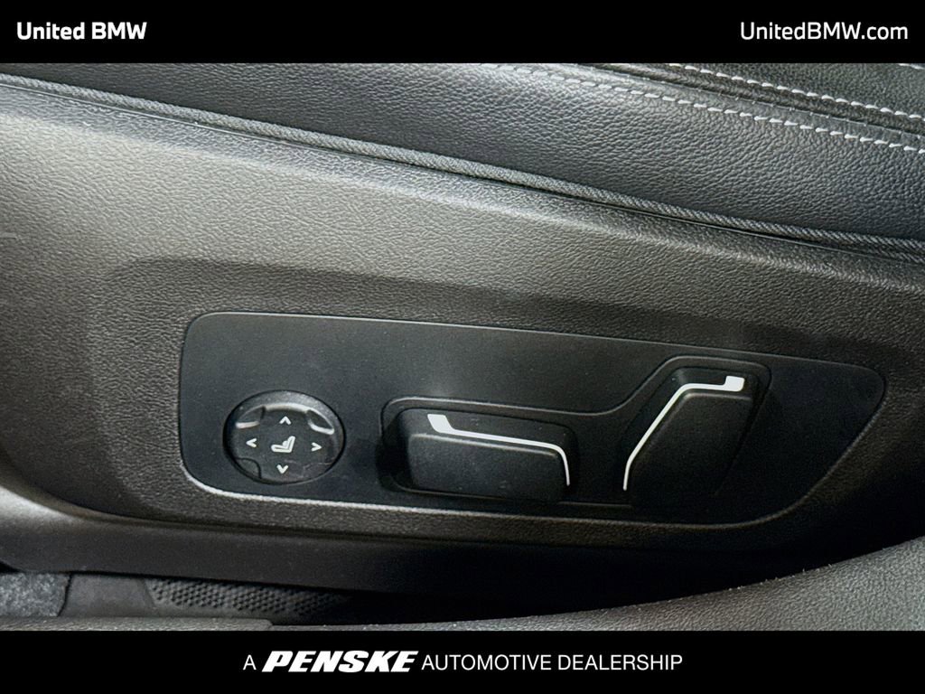 Certified 2025 BMW 330i Sedan image 4
