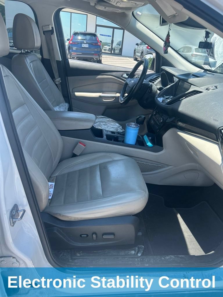 Used 2017 Ford Escape Titanium w/ Equipment Group 301A AWD/4WD image 10