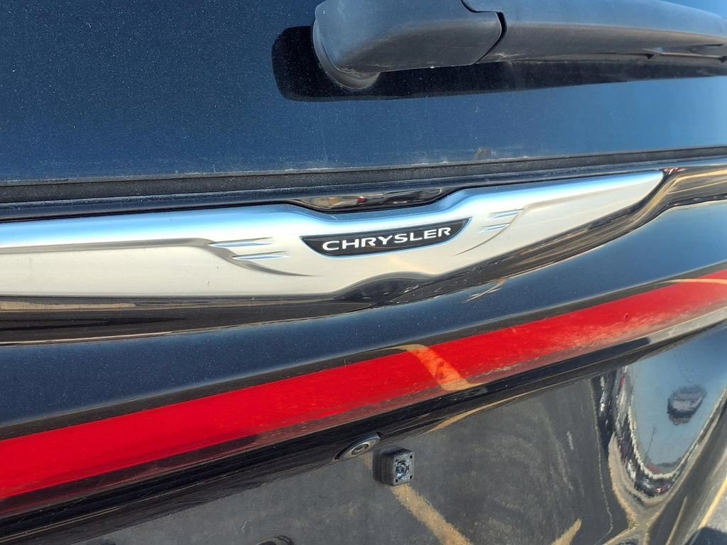 Used 2024 Chrysler Pacifica Touring-L FWD image 30
