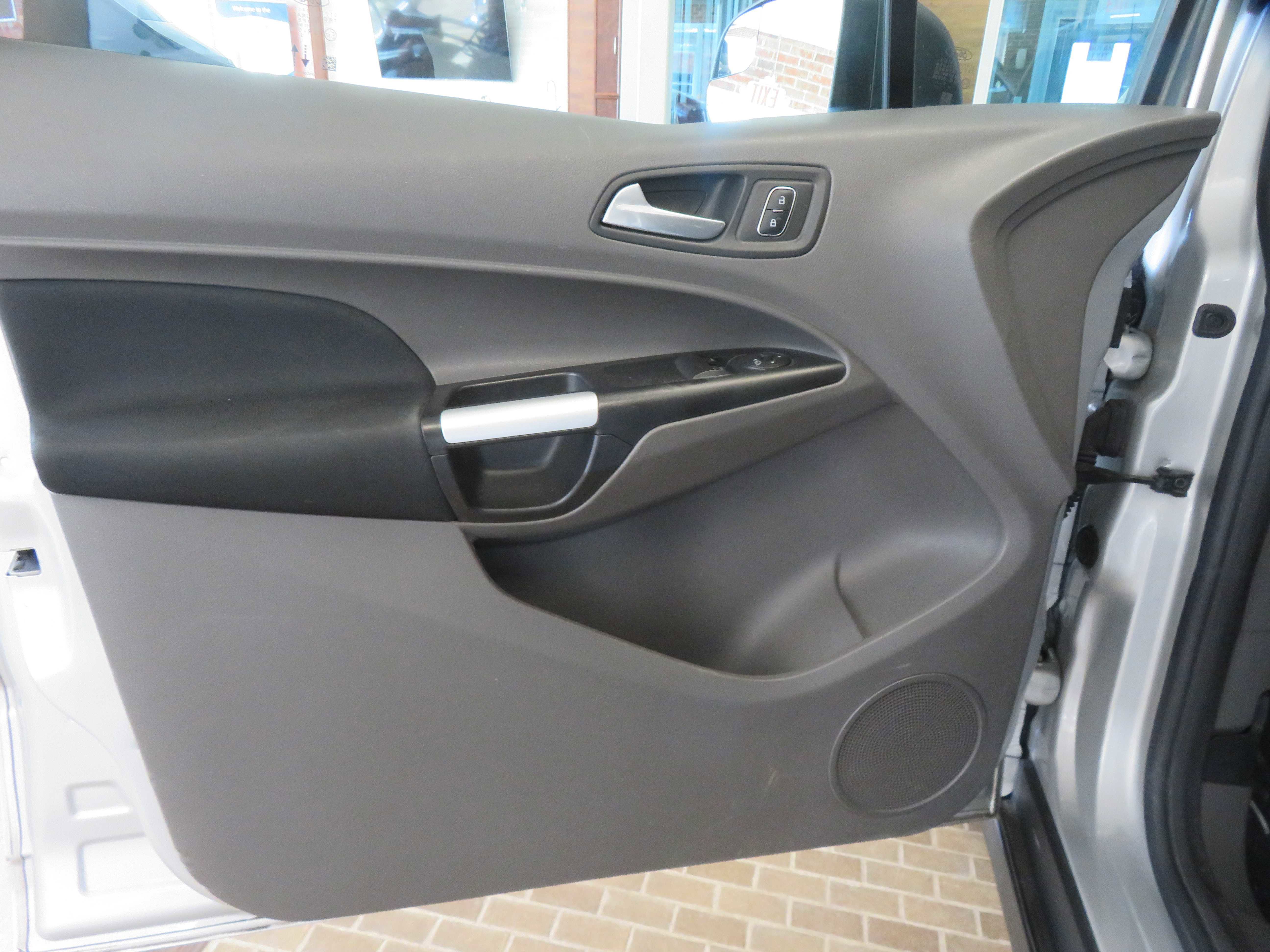 Used 2022 Ford Transit Connect XLT image 13