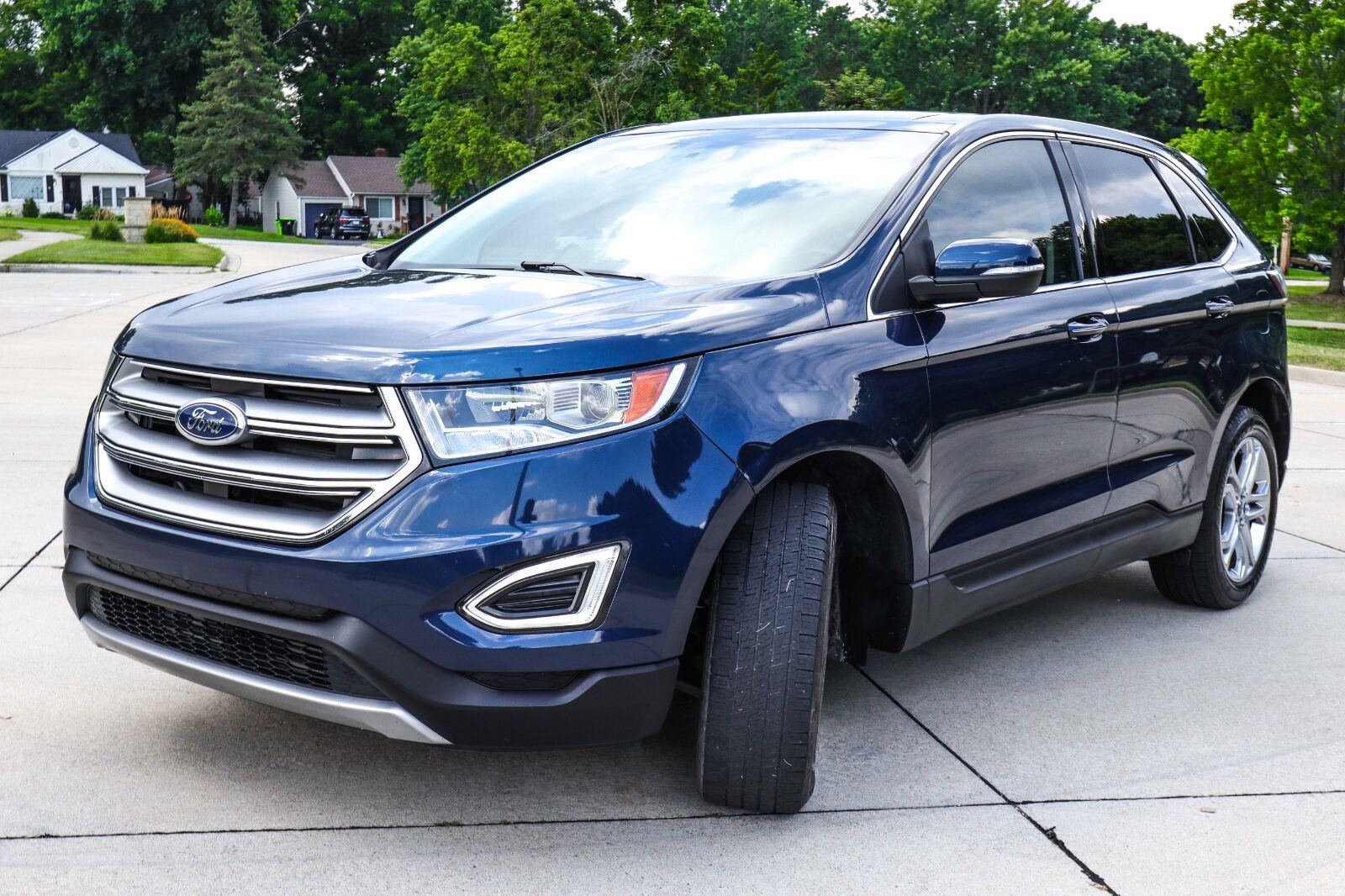 Used 2017 Ford Edge Titanium w/ Equipment Group 301A FWD image 3