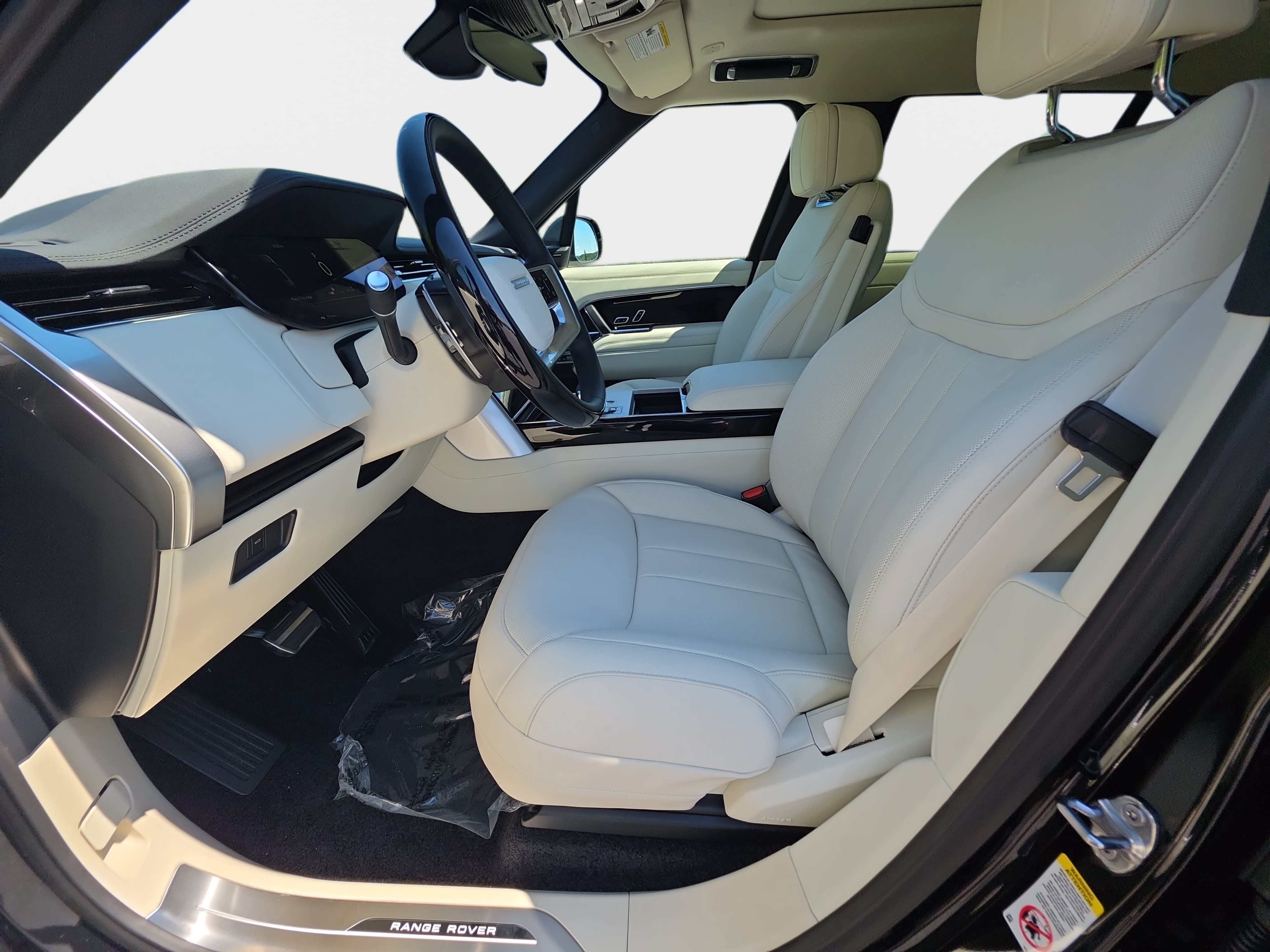 New 2026 Land Rover Range Rover Long Wheelbase SE AWD/4WD image 17
