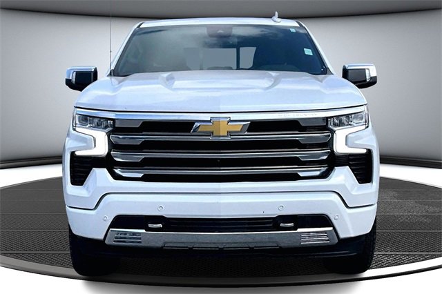 Used 2022 Chevrolet Silverado 1500 High Country w/ Z71 Off-Road Package image 2