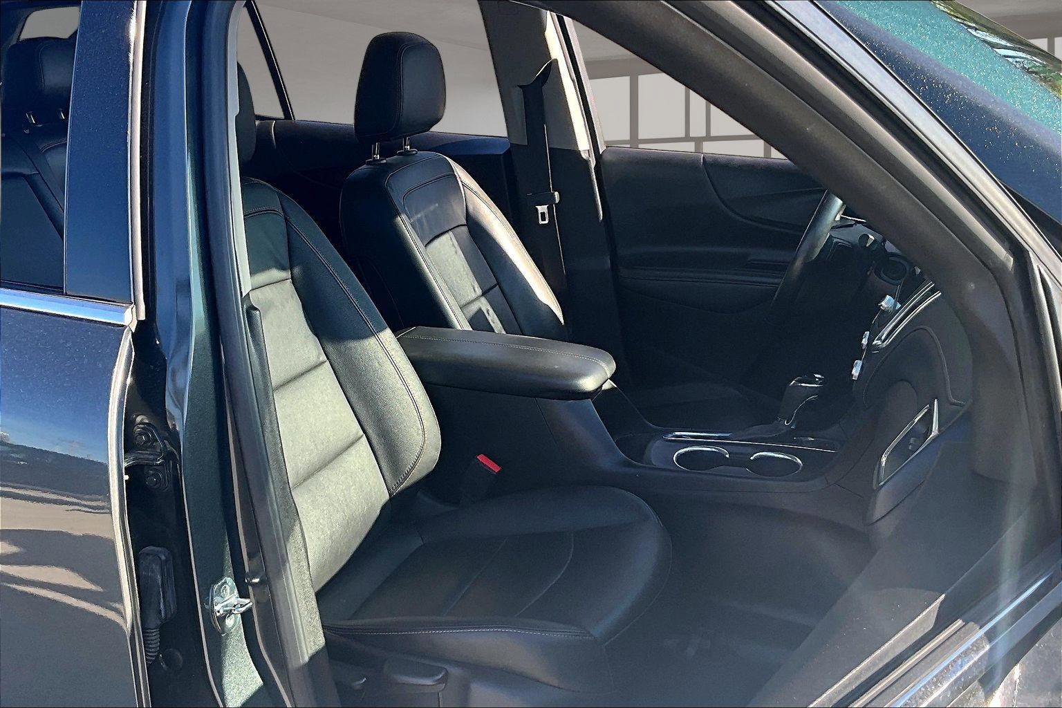 Used 2021 Chevrolet Equinox Premier AWD/4WD image 8