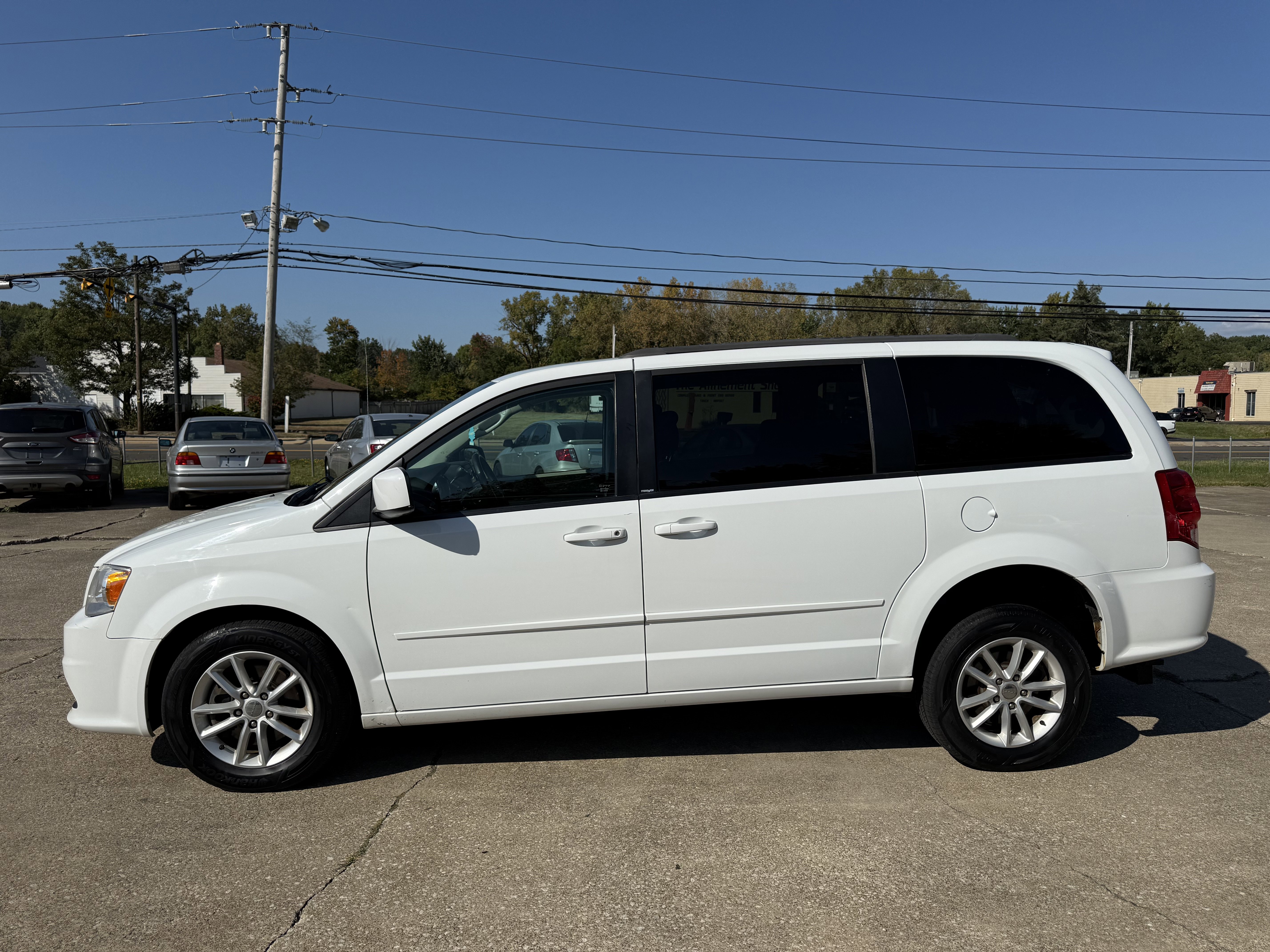 Used 2014 Dodge Grand Caravan SXT w/ Rear Park Assist Package image 6