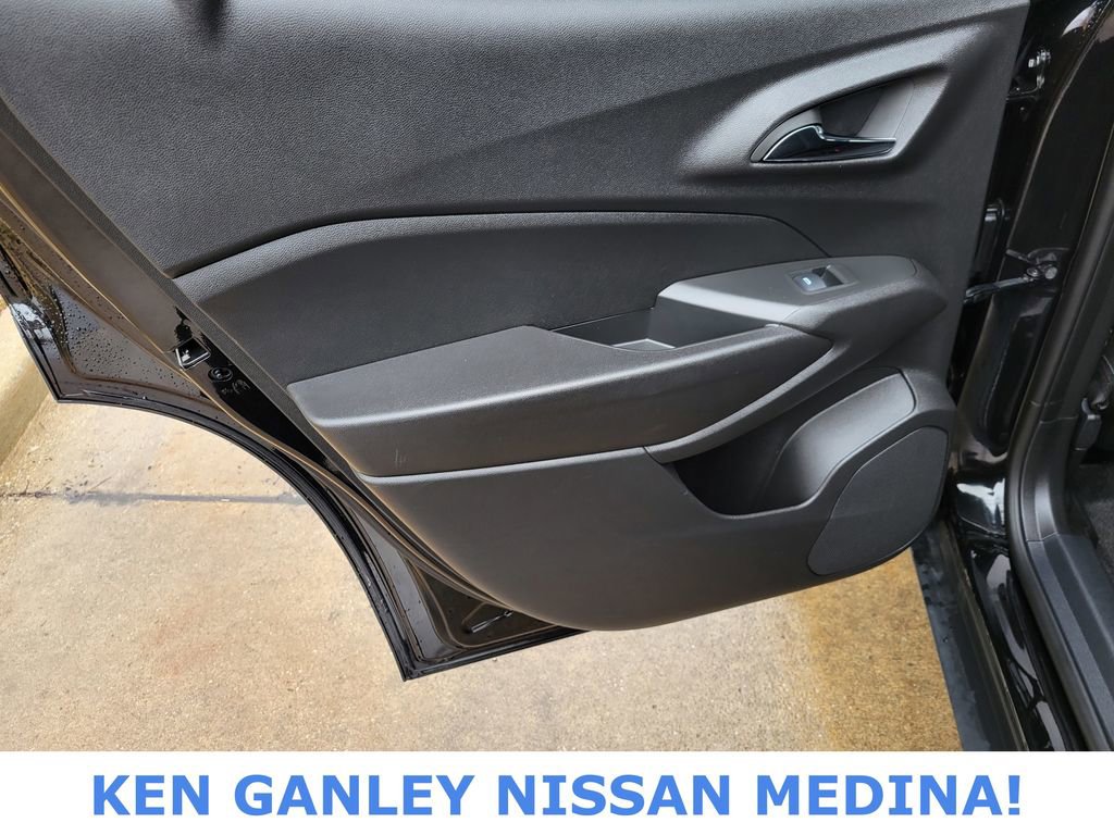 Used 2025 Chevrolet Trax LT image 40