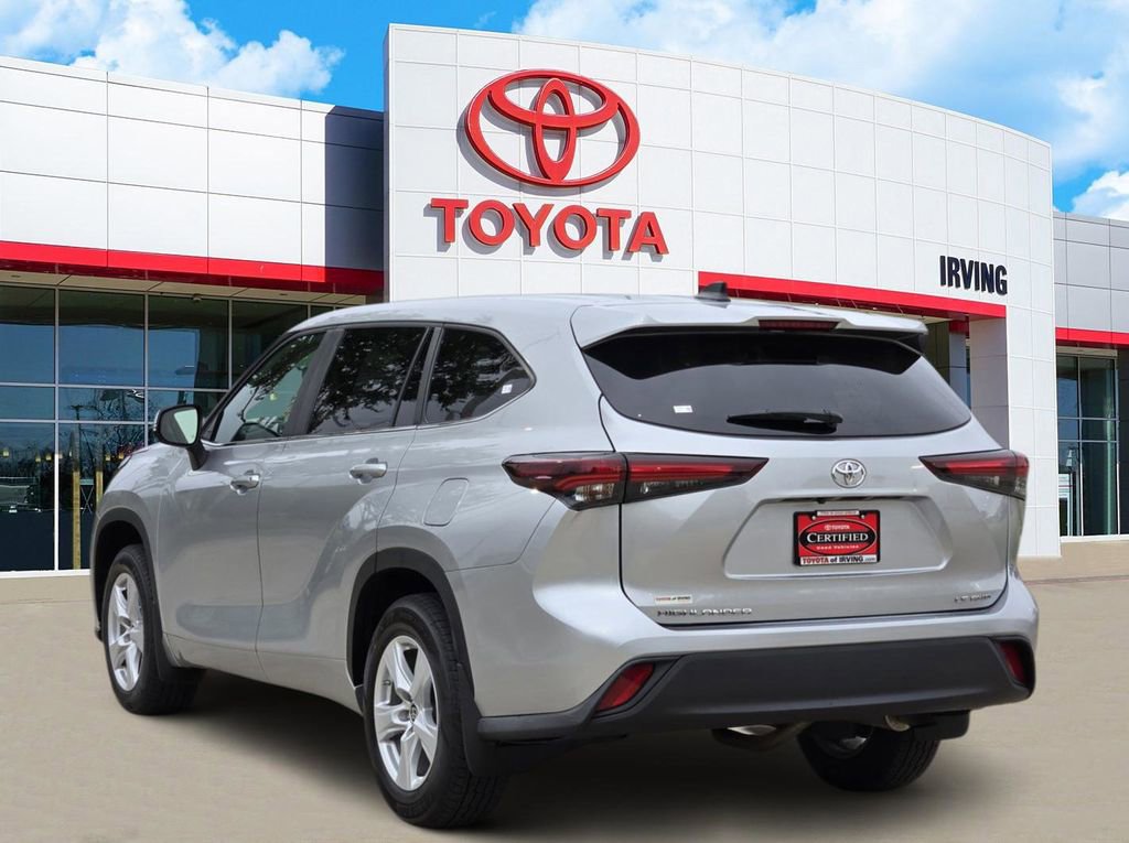Certified 2024 Toyota Highlander LE AWD/4WD image 3