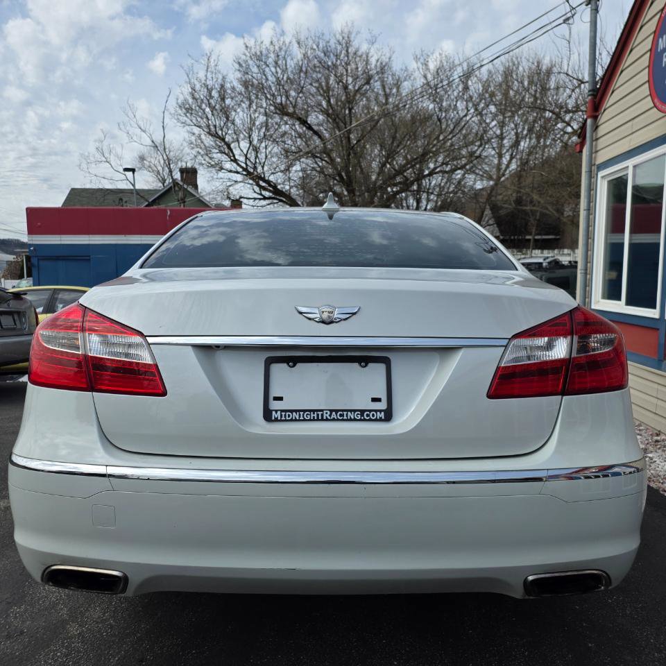Used 2013 Hyundai Genesis 3.8 image 4