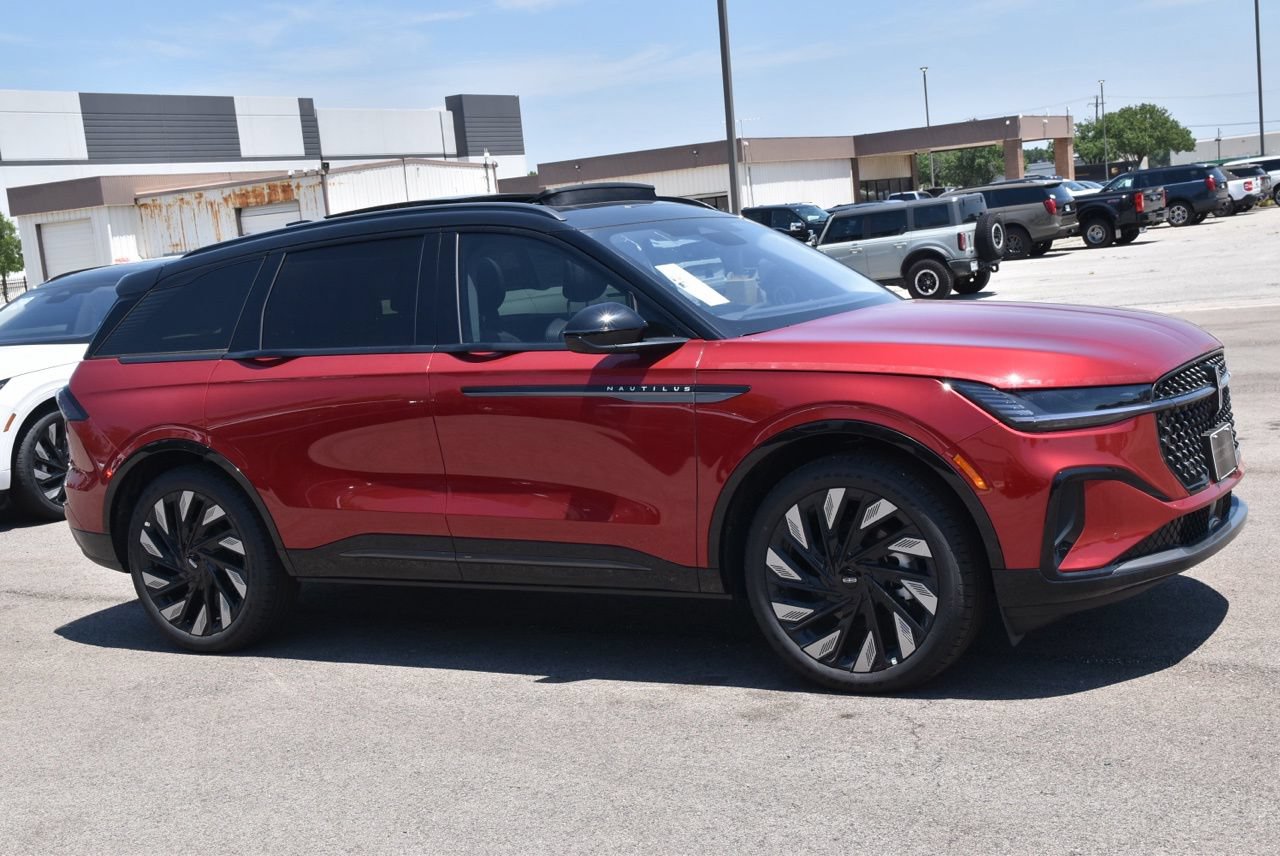 New 2026 Lincoln Nautilus Reserve w/ Jet Appearance Package AWD/4WD image 11