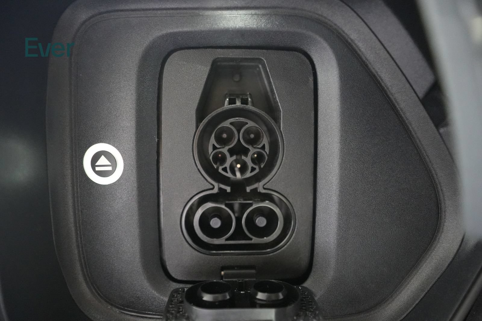 Used 2025 Rivian R1T Adventure Dual AWD/4WD image 10